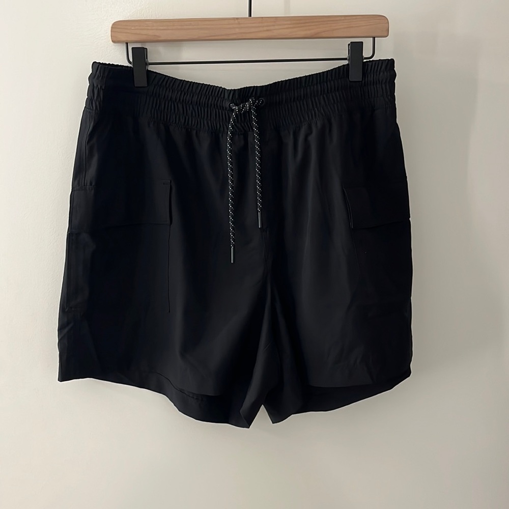NWOT Old Navy Active Cargo Shorts